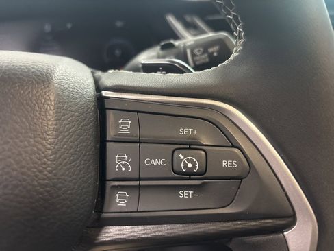 Used 2025 Jeep Grand Cherokee L Altitude image 16