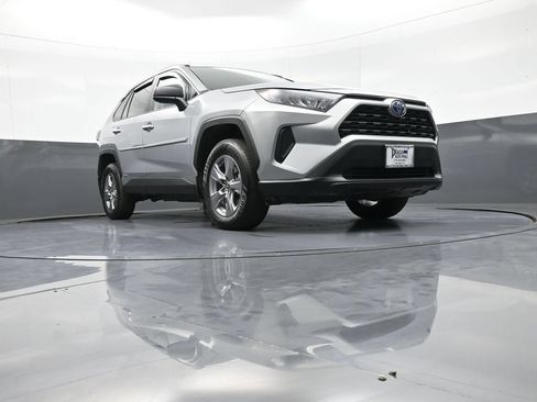 Certified 2022 Toyota RAV4 LE AWD/4WD image 27