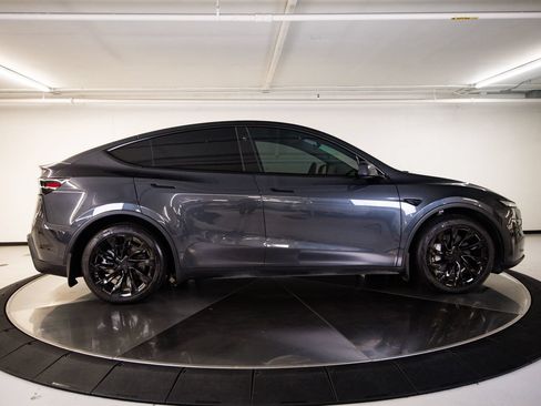 Used 2026 Tesla Model Y Long Range AWD/4WD image 8
