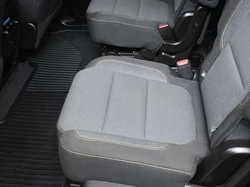 Used 2021 Chevrolet Traverse LT FWD image 28