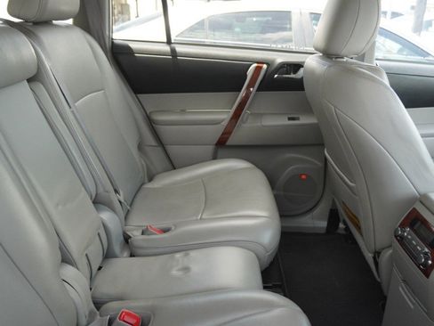 Used 2013 Toyota Highlander Limited FWD image 11
