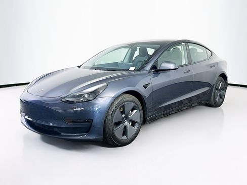 Used 2023 Tesla Model 3 Standard Range image 3