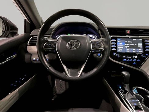 Used 2020 Toyota Camry XLE FWD image 8