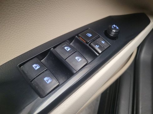 Used 2018 Toyota Camry LE image 27