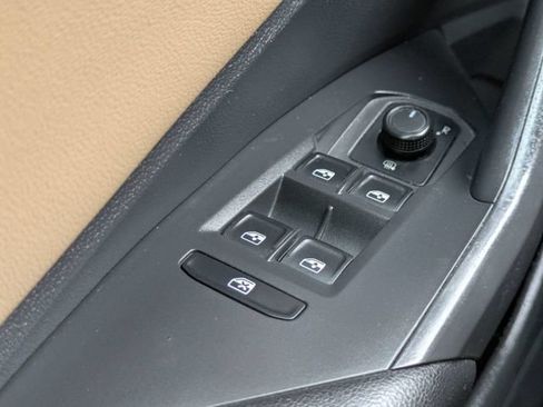 Used 2019 Volkswagen Jetta SEL FWD image 24
