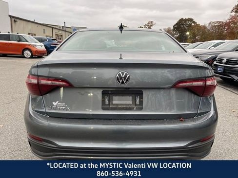 Certified 2022 Volkswagen Jetta S image 9