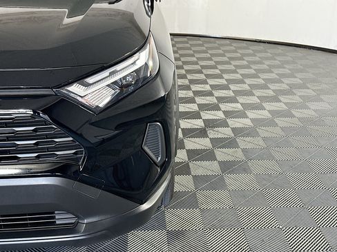 Certified 2025 Toyota RAV4 LE AWD/4WD image 9