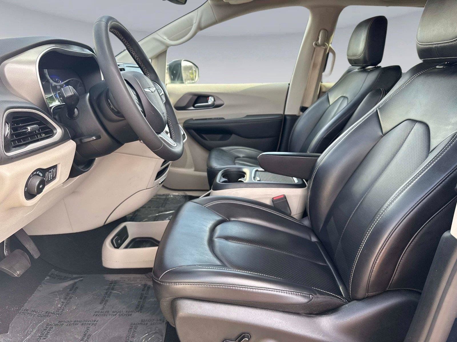 Used 2023 Chrysler Pacifica Touring-L FWD image 21