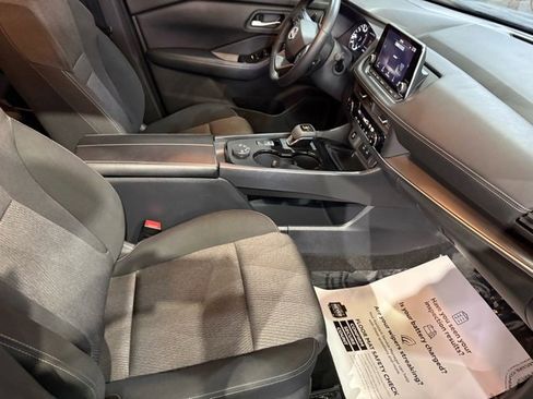 Certified 2025 Nissan Rogue SV image 33