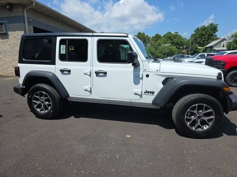 Used 2024 Jeep Wrangler Unlimited Sport AWD/4WD image 4