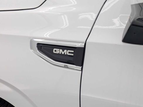 Used 2023 GMC Yukon SLE image 12