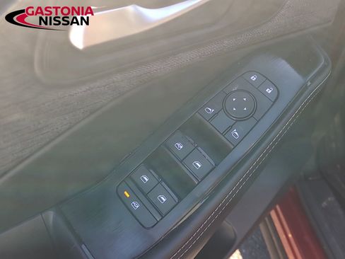 Used 2023 Nissan Rogue SV image 23