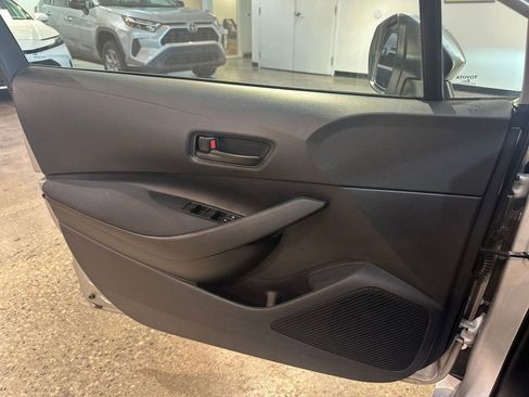 Used 2025 Toyota Corolla LE image 20