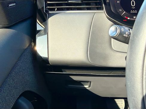 Used 2024 Land Rover Range Rover Sport SE image 36