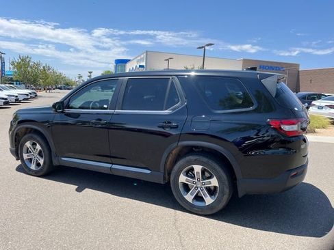 Used 2025 Honda Pilot EX-L image 3
