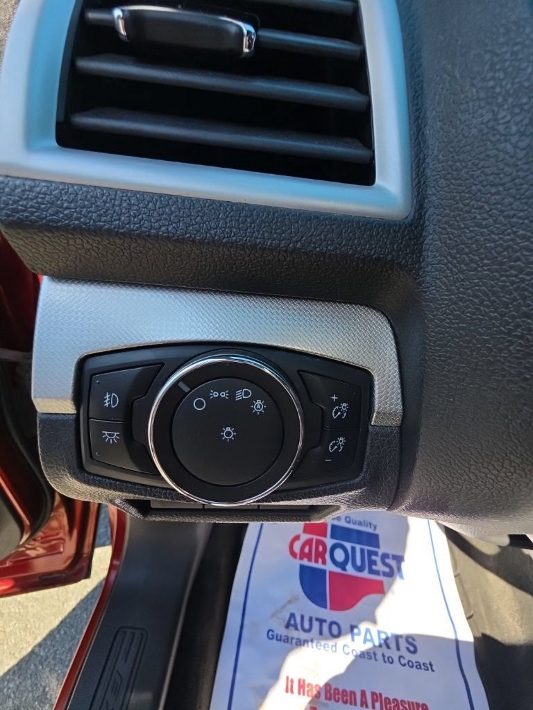 Used 2014 Ford Explorer XLT w/ Equipment Group 202A AWD/4WD image 13