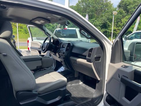 Used 2017 Ford F150 XL w/ Equipment Group 101A Mid AWD/4WD image 28