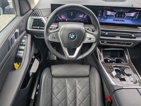 Used 2025 BMW X7 xDrive40i AWD/4WD image 15
