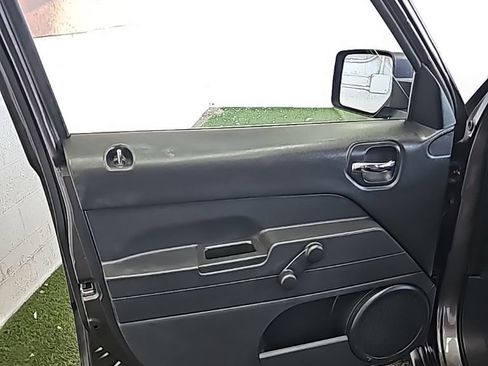 Used 2015 Jeep Patriot Sport FWD image 12