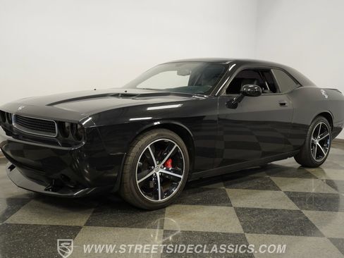 Used 2010 Dodge Challenger SRT8 w/ SRT Option Group II image 5
