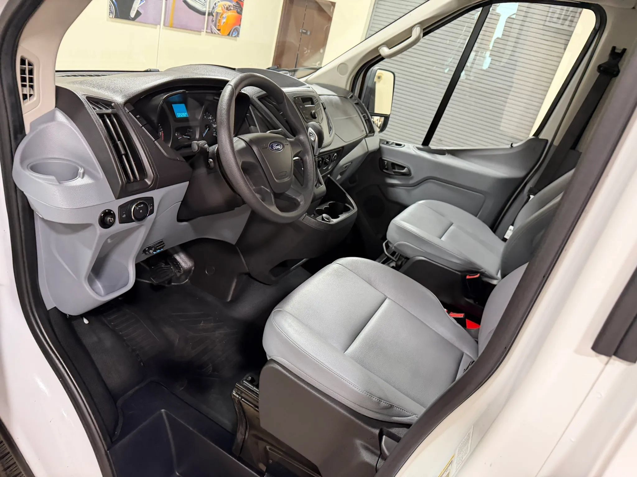 Used 2018 Ford Transit 150 XL RWD image 27