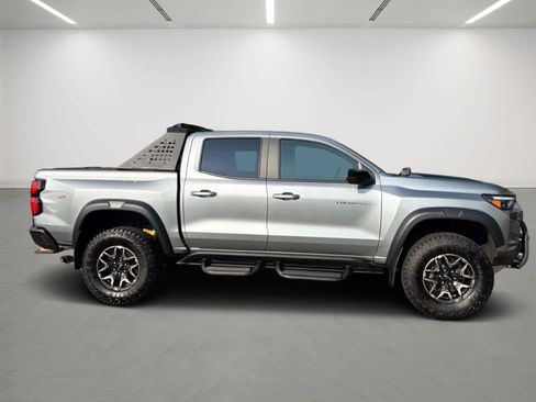 Used 2025 Chevrolet Colorado ZR2 w/ Technology Package AWD/4WD image 5