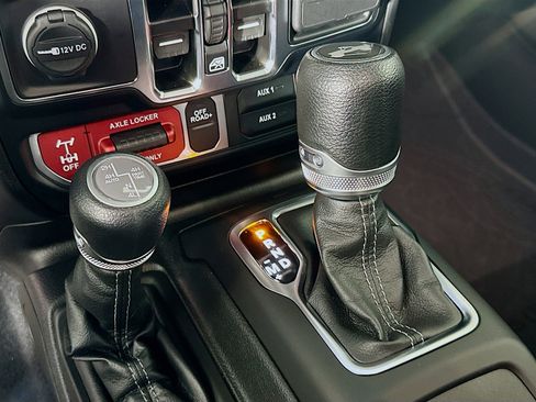 Used 2024 Jeep Wrangler Willys image 23