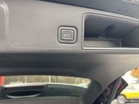 Used 2024 GMC Terrain Denali w/ Black Diamond Edition image 15