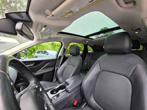 Used 2017 Jaguar F-PACE Premium image 12