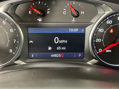 Used 2024 GMC Terrain SLT image 18