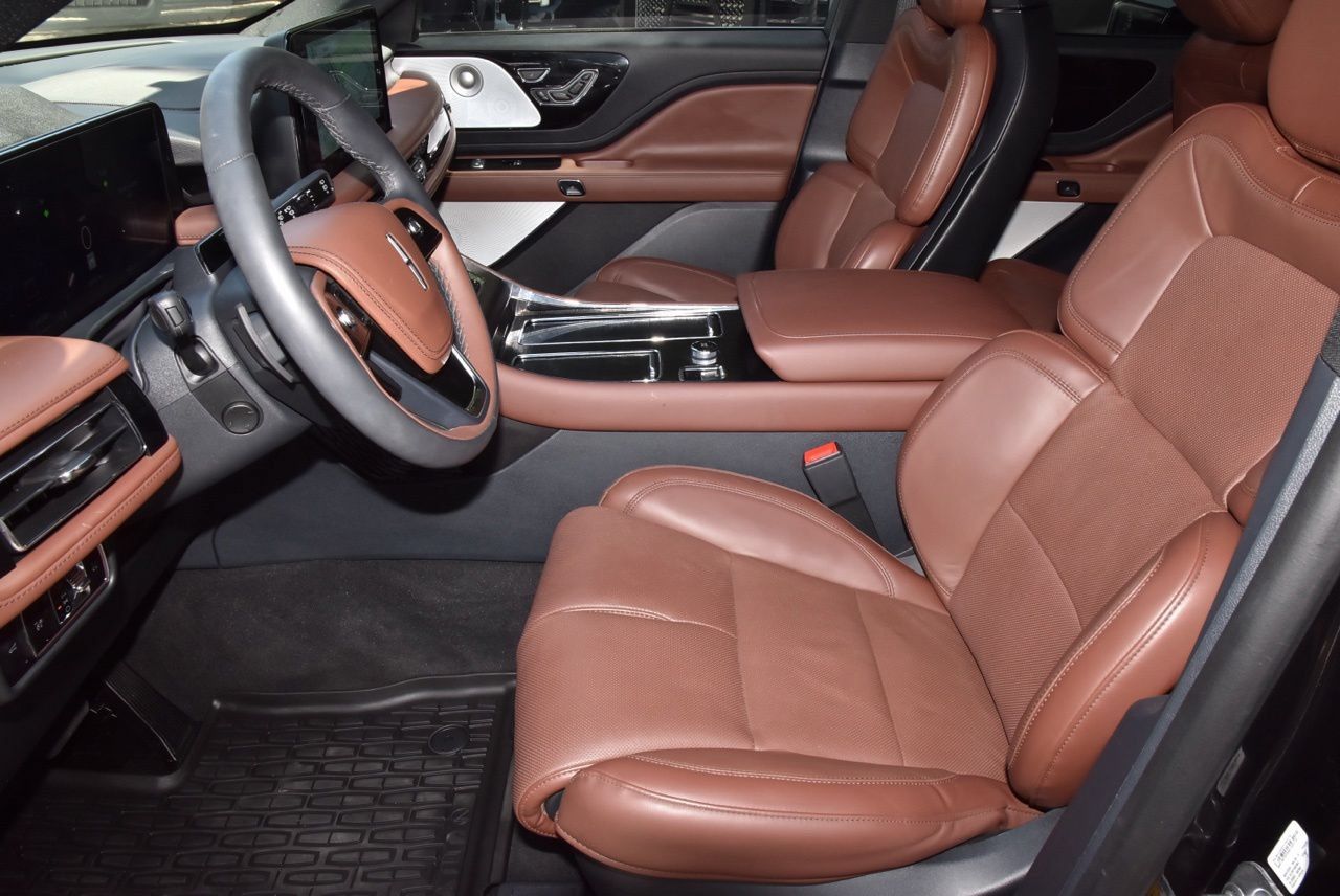 Certified 2026 Lincoln Aviator Reserve AWD/4WD image 13