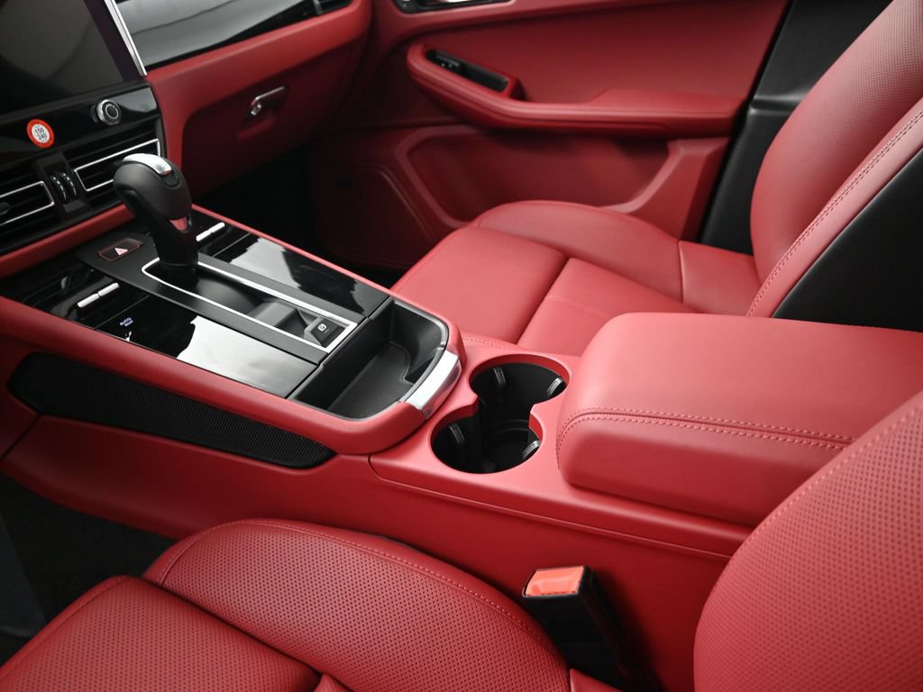 Certified 2026 Porsche Macan AWD/4WD image 22