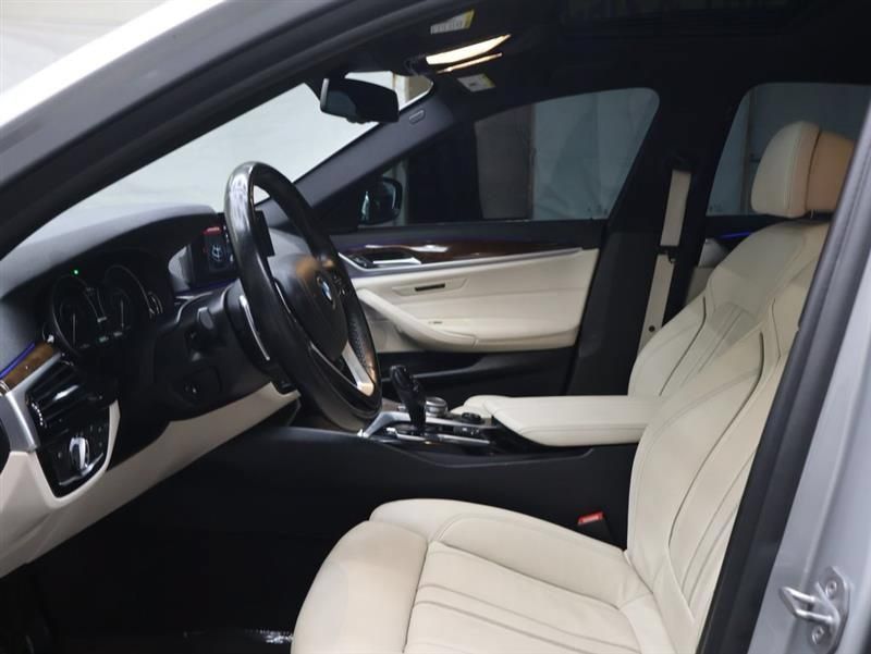 Used 2018 BMW 530e xDrive w/ Premium Package 2 AWD/4WD image 16