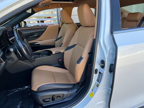 Used 2025 Lexus ES 300h w/ Premium Package FWD image 35