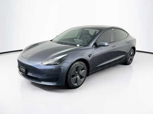 Used 2023 Tesla Model 3 Standard Range RWD image 3