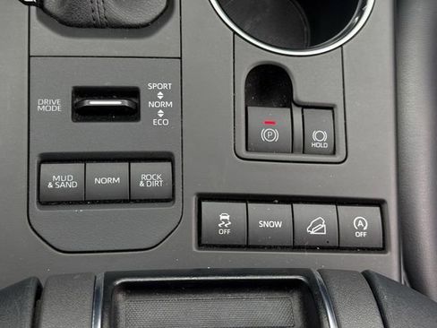 Used 2021 Toyota Highlander XLE AWD/4WD image 21