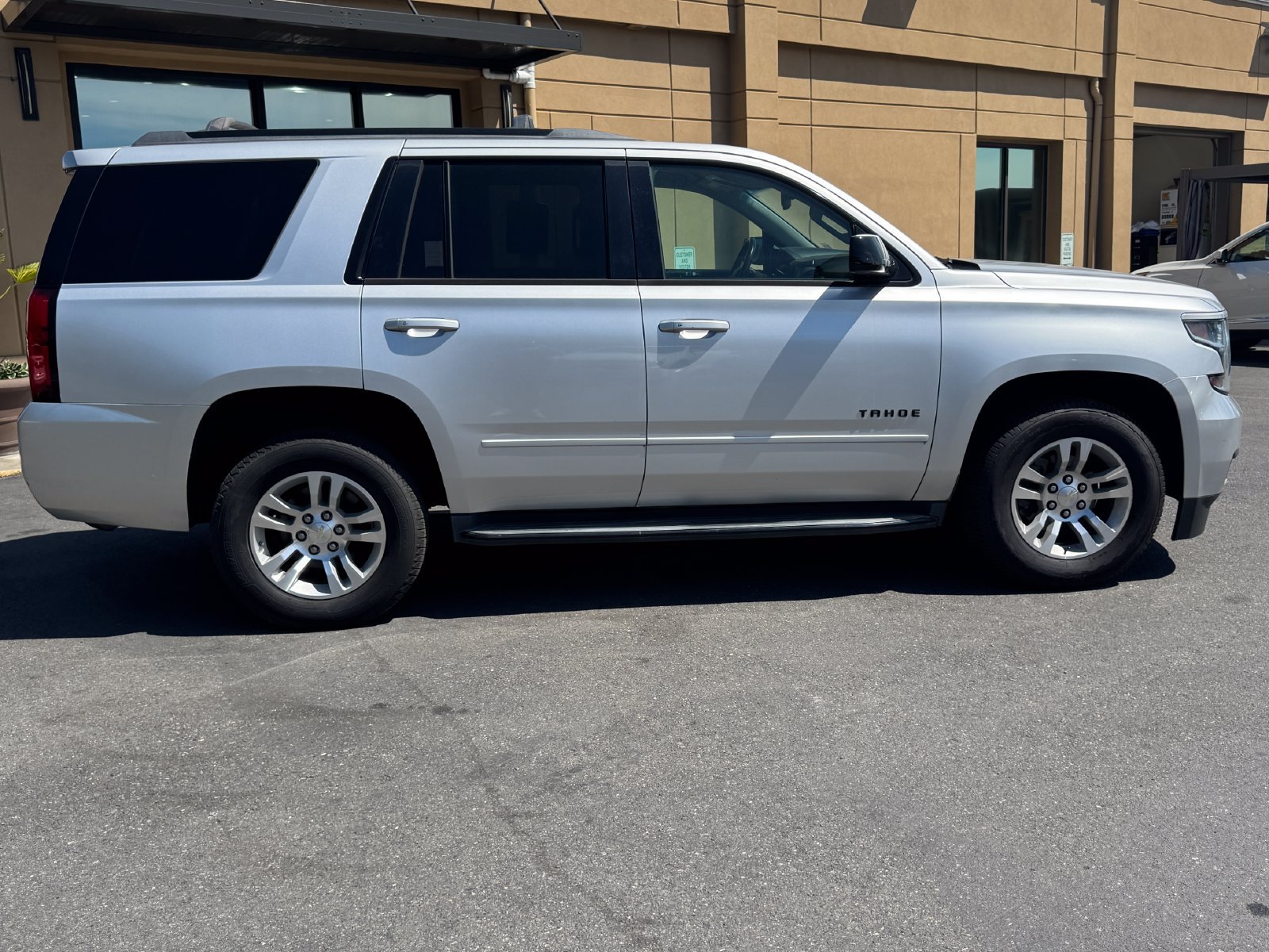 Used 2018 Chevrolet Tahoe Premier w/ RST 6.2L Performance Edition AWD/4WD image 8