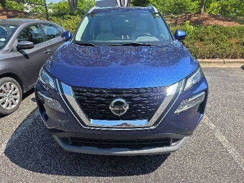 Used 2021 Nissan Rogue SV w/ Premium Package FWD image 2