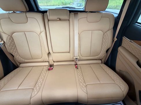 Used 2023 Jeep Grand Cherokee Summit AWD/4WD image 15
