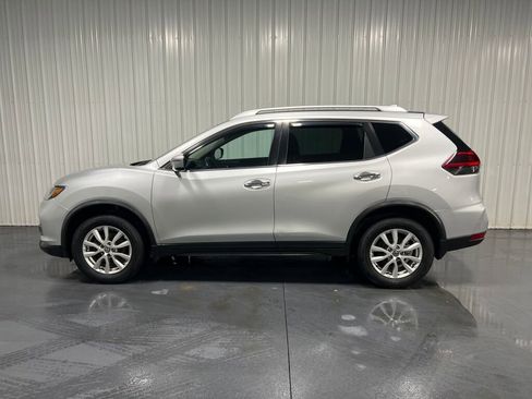 Used 2018 Nissan Rogue SV image 4