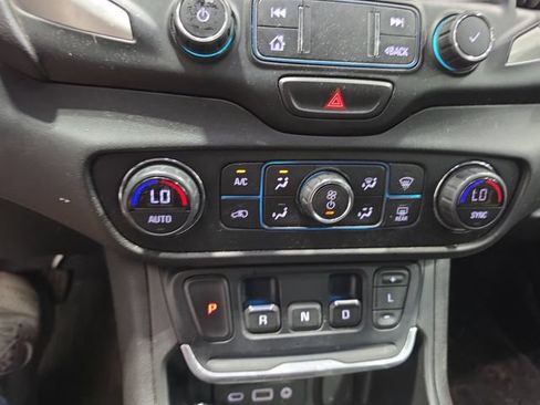 Used 2020 GMC Terrain SLE w/ Driver Convenience Package AWD/4WD image 9
