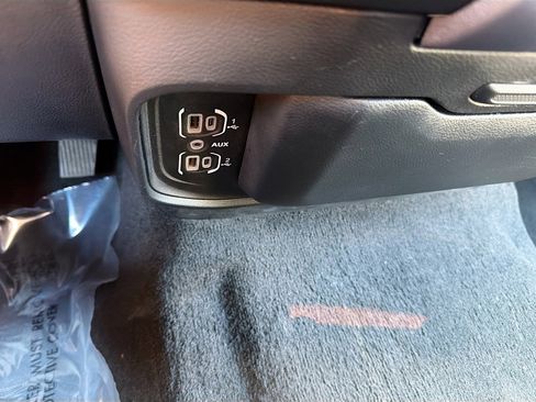 Used 2023 RAM 1500 Big Horn RWD image 28