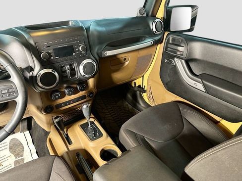 Used 2013 Jeep Wrangler Unlimited Sahara image 22
