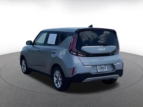 Used 2025 Kia Soul LX w/ LX Technology Package FWD image 11