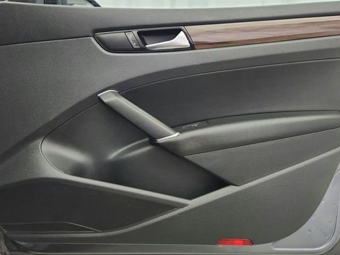 Used 2022 Volkswagen Passat 2.0T image 28