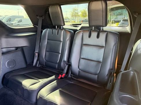 Used 2017 Ford Explorer XLT w/ Equipment Group 202A image 22