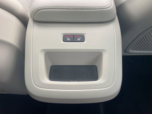 Certified 2023 Volvo XC60 B5 Plus w/ Climate Package image 23