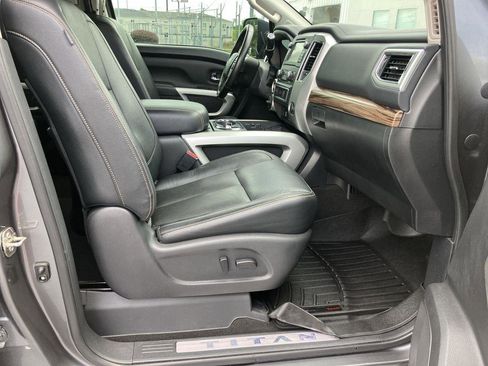 Used 2018 Nissan Titan SL w/ Chrome Package AWD/4WD image 35