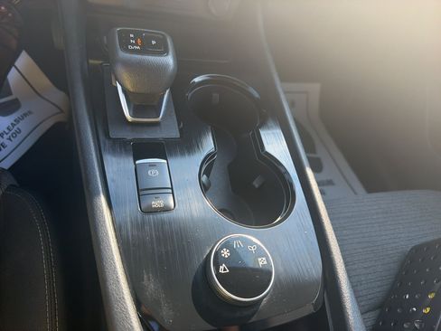 Used 2022 Nissan Rogue S AWD/4WD image 11