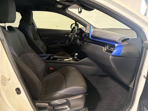 Used 2021 Toyota C-HR XLE FWD image 14
